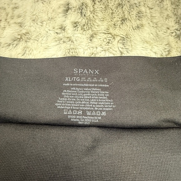 SPANX Seamless Leggings - Picture 3 of 3